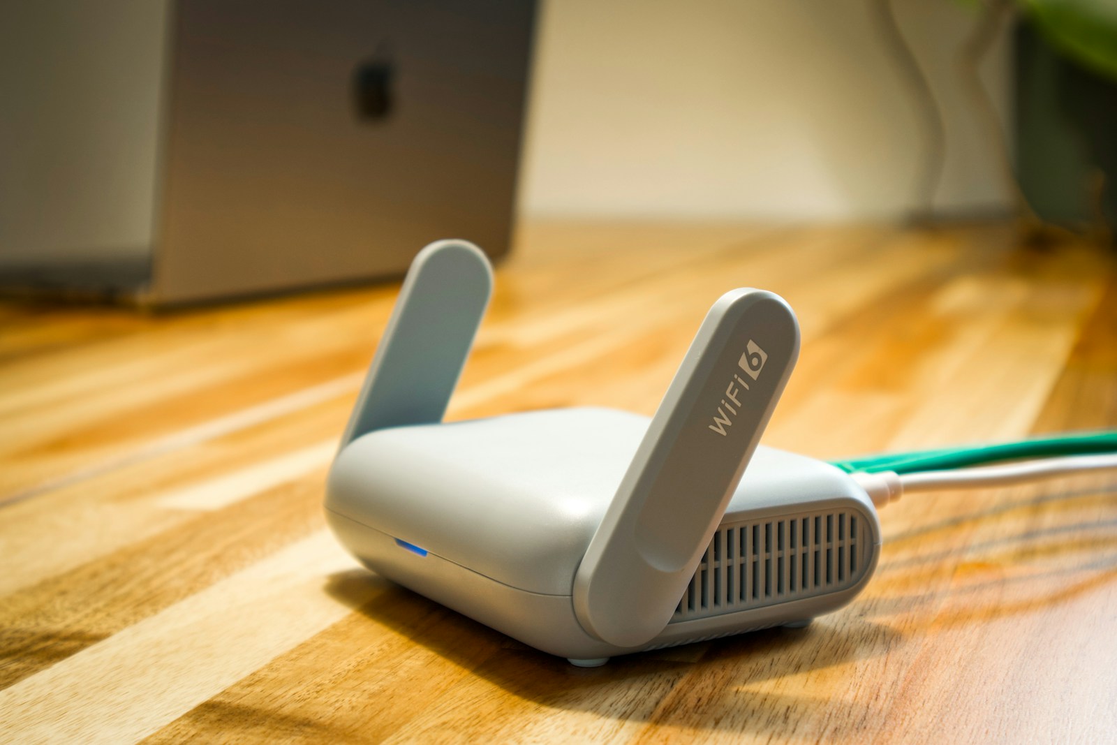 Router instalado para ofrecer conectividad en hogares y negocios